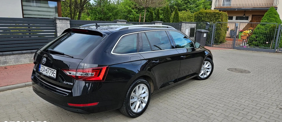 Skoda Superb cena 74904 przebieg: 211353, rok produkcji 2017 z Zawiercie małe 379